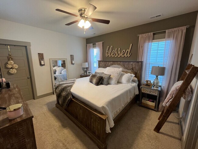 Building Photo - **OFFERING WAIVED APPLICATION FEES & $150 ...