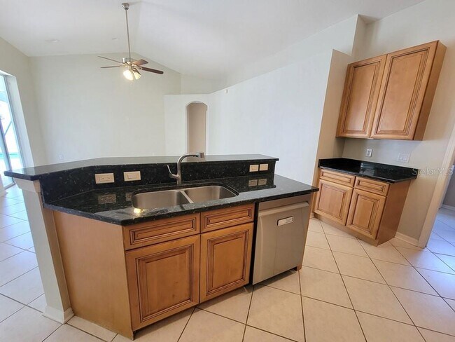 Building Photo - 7916 Roundelay Dr
