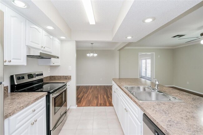 Building Photo - 1202 MacFarlane Ave