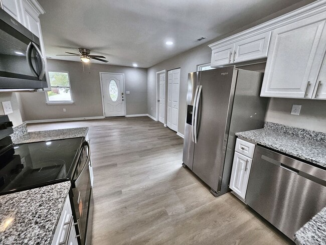 Building Photo - Newly Renovated 3 Bedroom Ranch Home