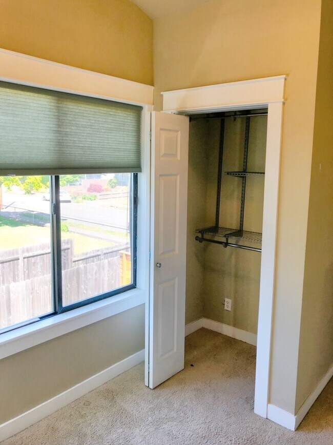 Building Photo - Foster-Powell Charming Bungalow with Bonus Finished Attic Space