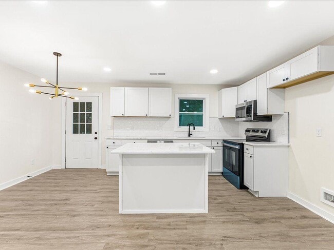 Building Photo - 5794 Pinecrest Rd SW