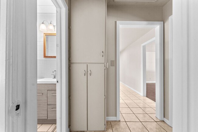 Building Photo - Stanford Duplex