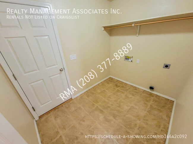 Building Photo - 569 E Heritage Park St