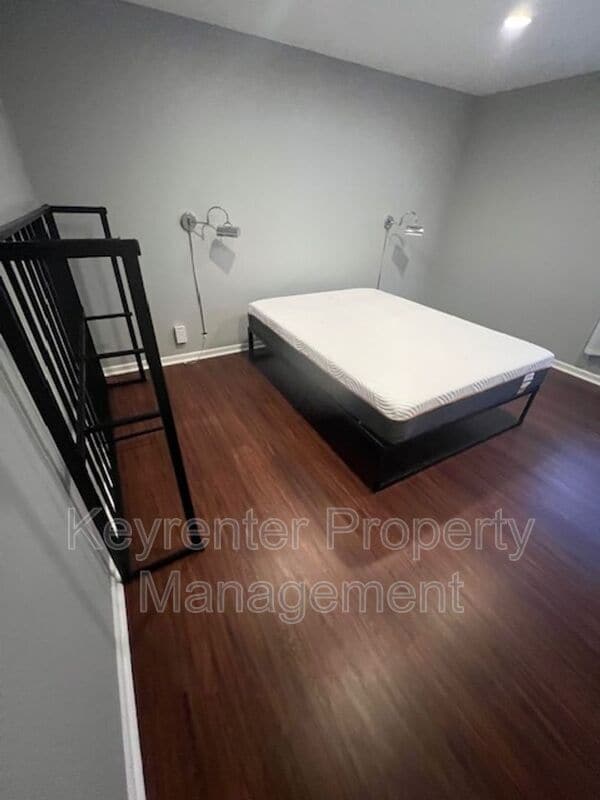 Building Photo - 4318 Belleview Ave