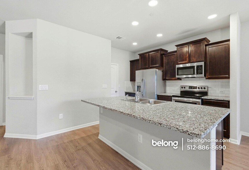 Building Photo - 516 E Slaughter Ln