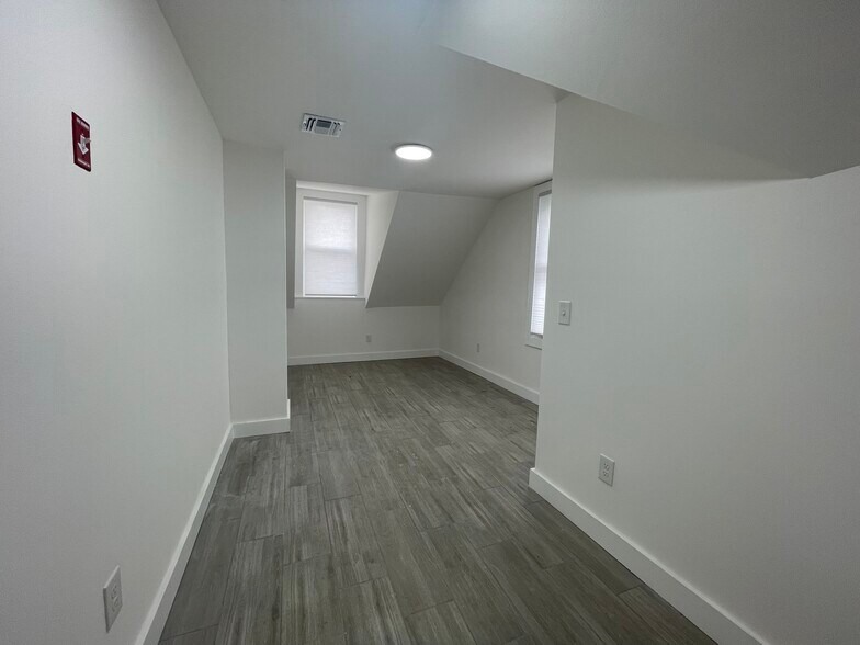 Building Photo - 148 Chilton St