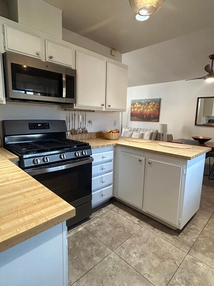 Building Photo - 74103 Catalina Way