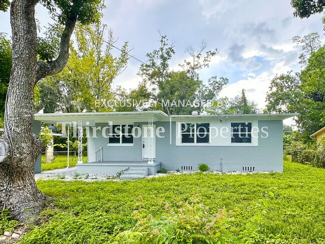 Primary Photo - 1120 Skye Dr E