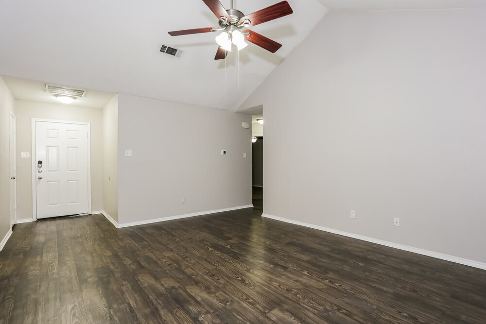 Building Photo - 704 Stonebrooke Dr