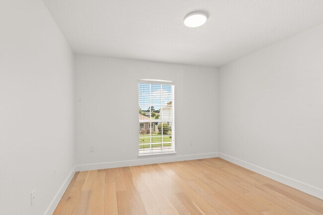 Building Photo - 5947 Ridge Lake Cir