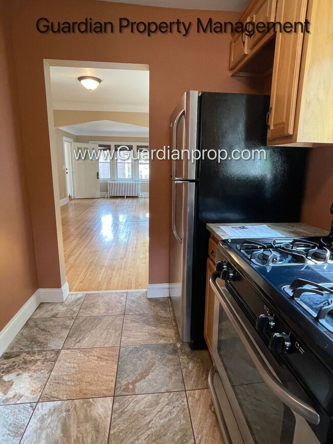 Building Photo - South Minneapolis Single Family Home, Fenc...