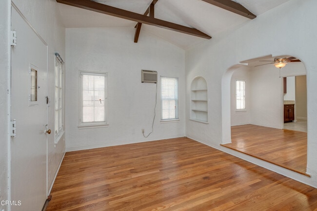 Building Photo - 916 N Stoneman Ave