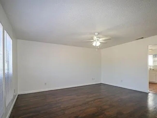 Building Photo - 4-bedroom home!