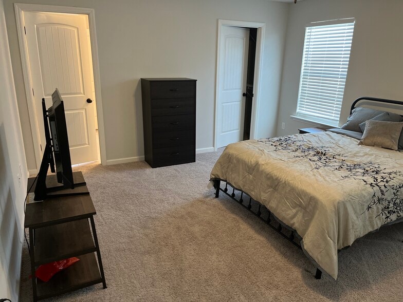 Building Photo - 529 Jensen Ln