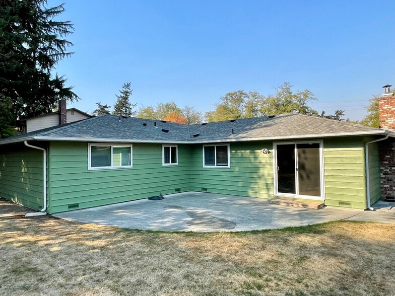 Building Photo - 1145 SW Leschi Dr