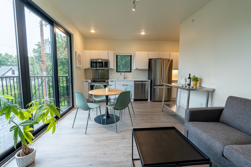 Building Photo - 2718 Grand Ave S