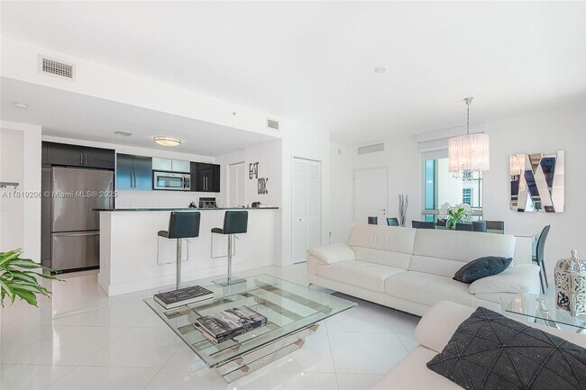 Building Photo - 300 S Biscayne Blvd