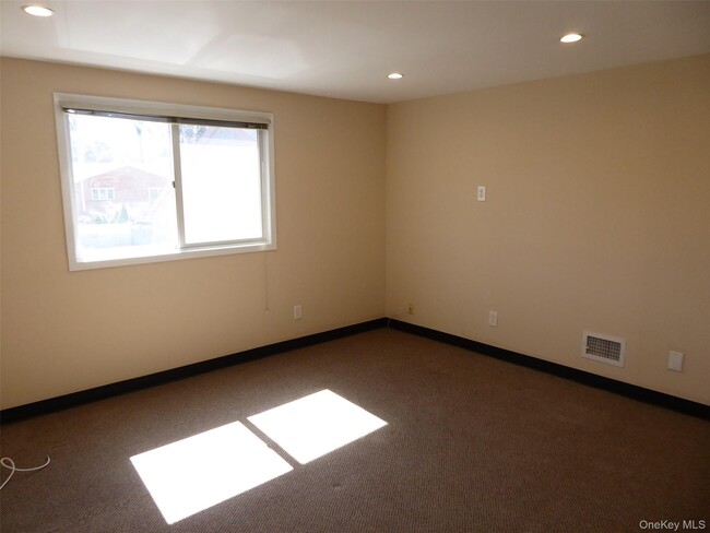 Building Photo - 122 Forest Ave
