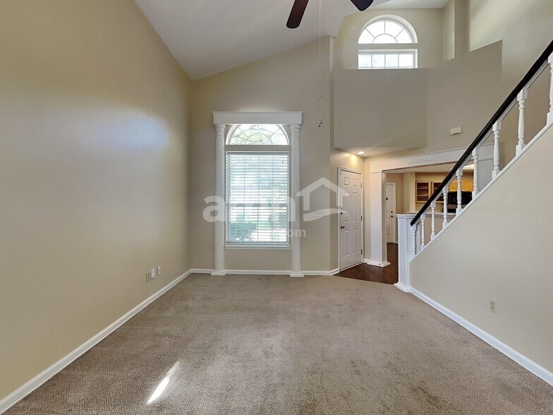 Building Photo - 325 Willow Green Dr