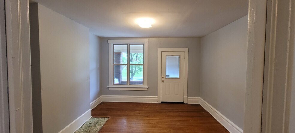 Building Photo - 116 E Hudson St