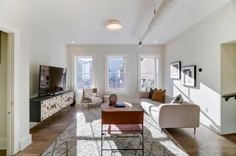 Building Photo - 33 E Court St