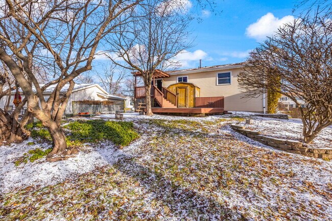 Building Photo - 5S710 Steeple Run Dr