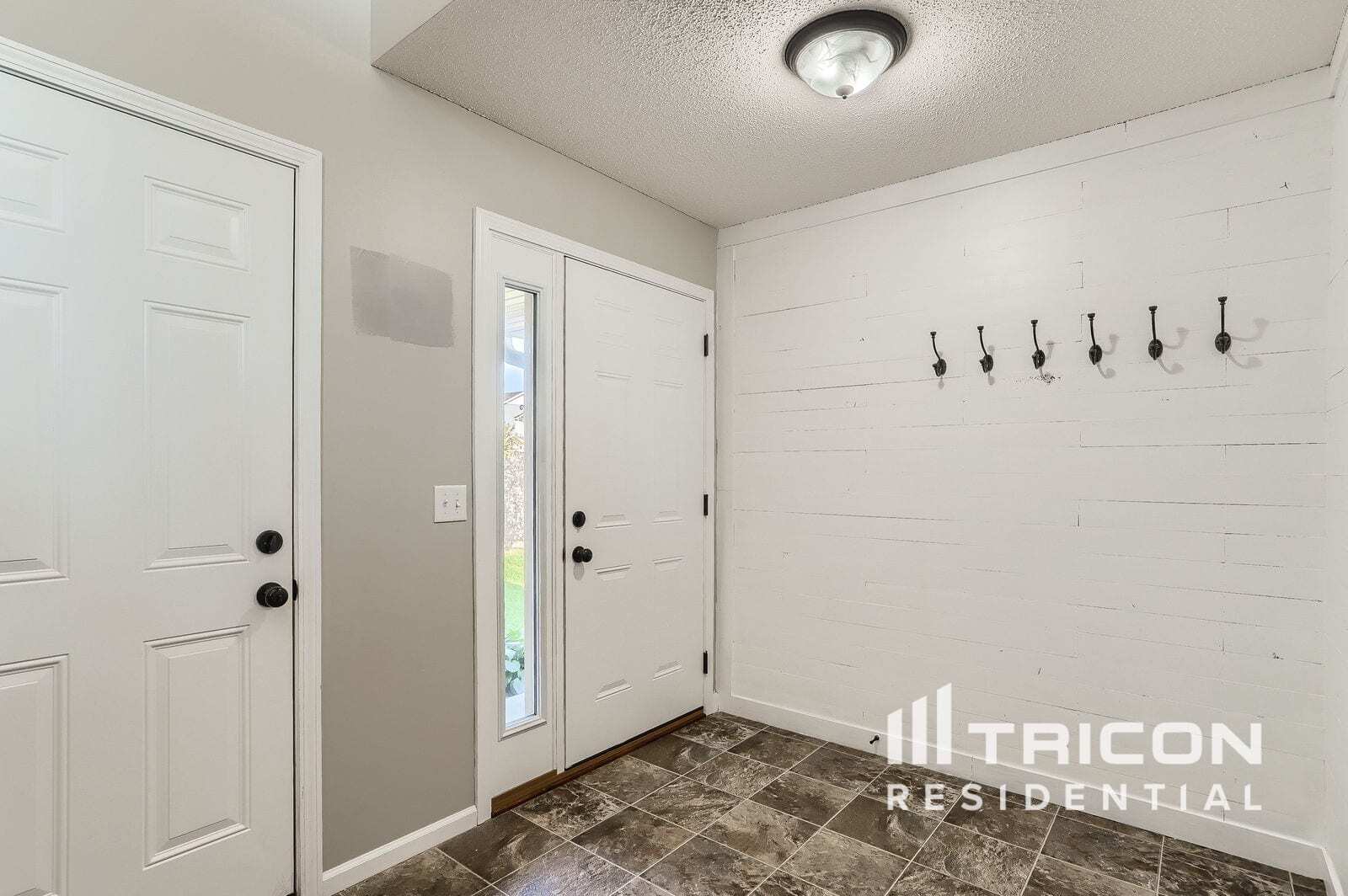 Building Photo - 9348 Golden Pond Ln N