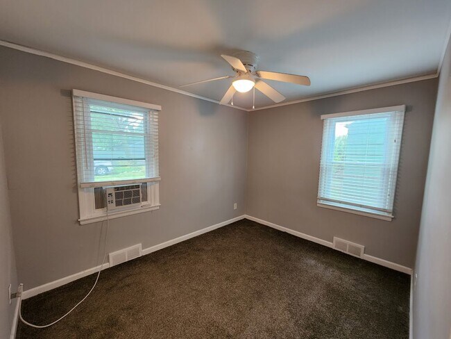 Building Photo - 2 bed 1 bath Ferndale ranch