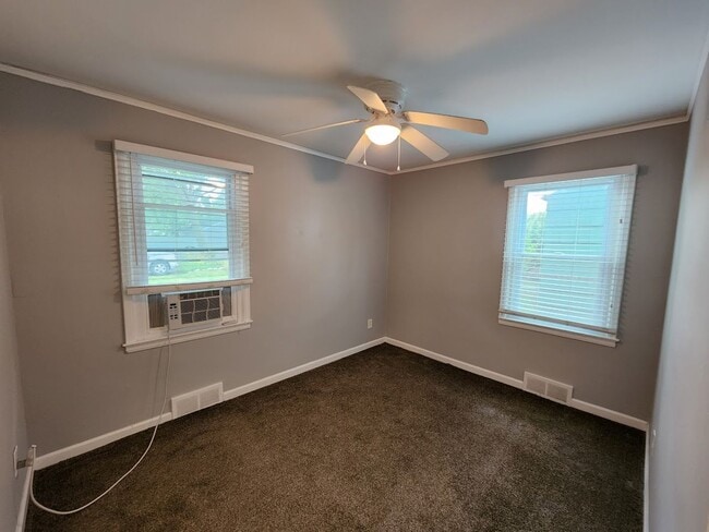 Building Photo - 2 bed 1 bath North Ferndale ranch