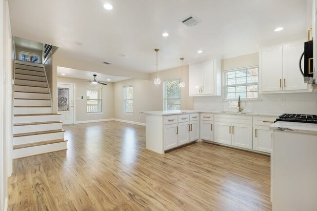 Building Photo - 2329 Lidstone St