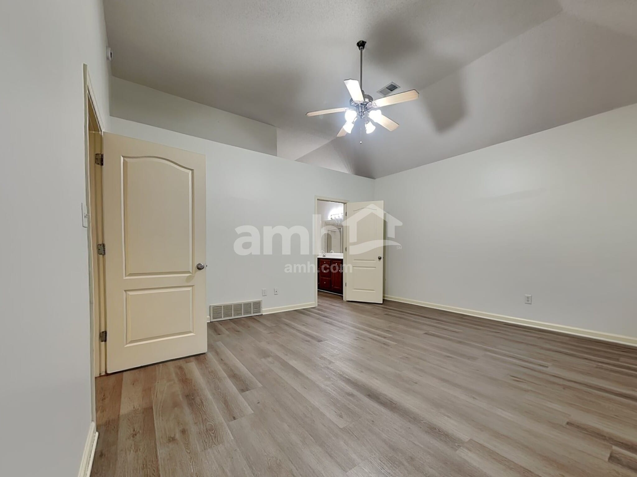 Building Photo - 6377 Braybourne Main