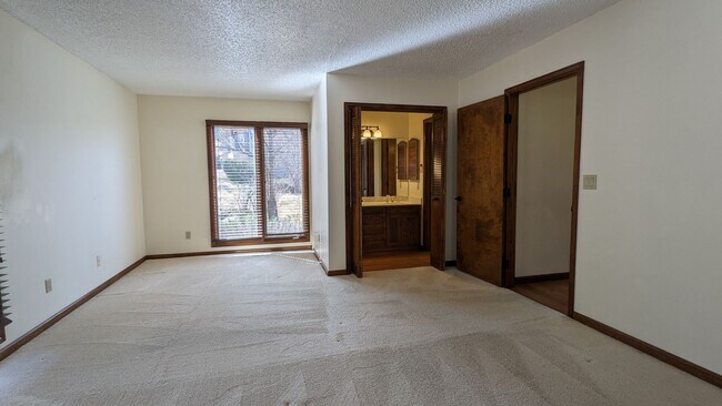 Building Photo - 3926 Broadmoor Valley Rd