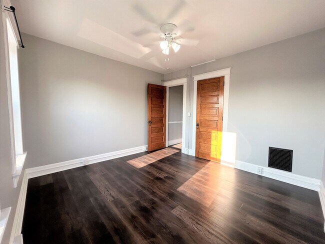 Building Photo - 217-217 S 9th St