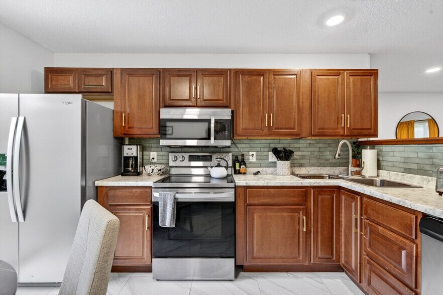 Building Photo - 2126 Hungerford Dr
