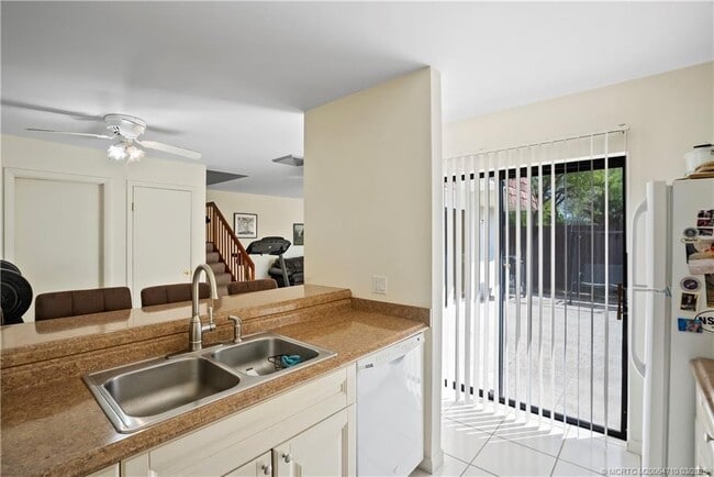 Building Photo - 2992 SW Sunset Trace Cir