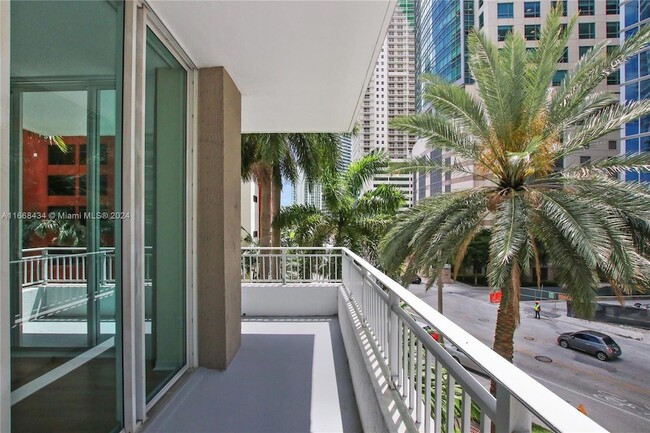 Building Photo - 1111 Brickell Bay Dr