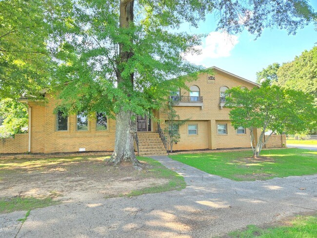 Building Photo - 5300 Old Birmingham Hwy