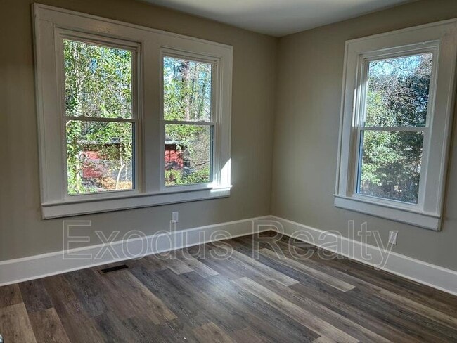 Building Photo - 311 Bracken St