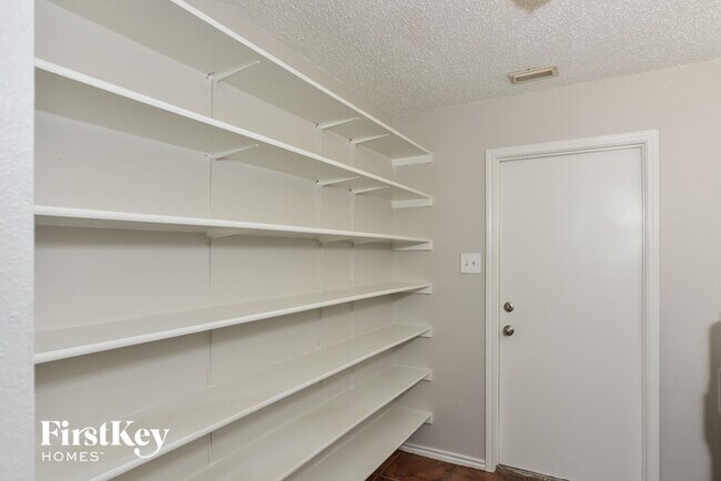 Building Photo - 13391 Greenstone