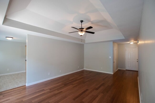 Building Photo - Pet Friendly Three Bedroom!