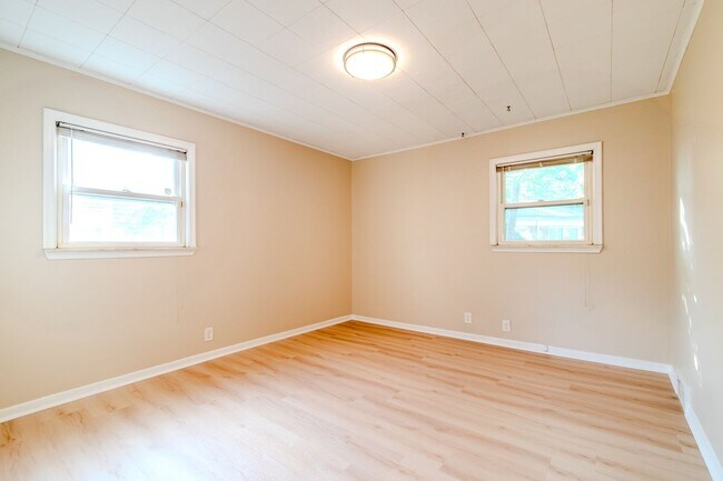 Building Photo - 28327 Edward Ave