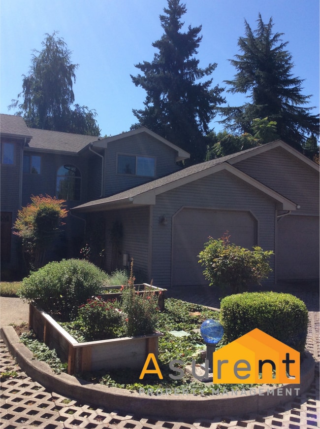 Building Photo - 2-Bedroom Townhouse Close to Hospitals, Great Private, Central Location!