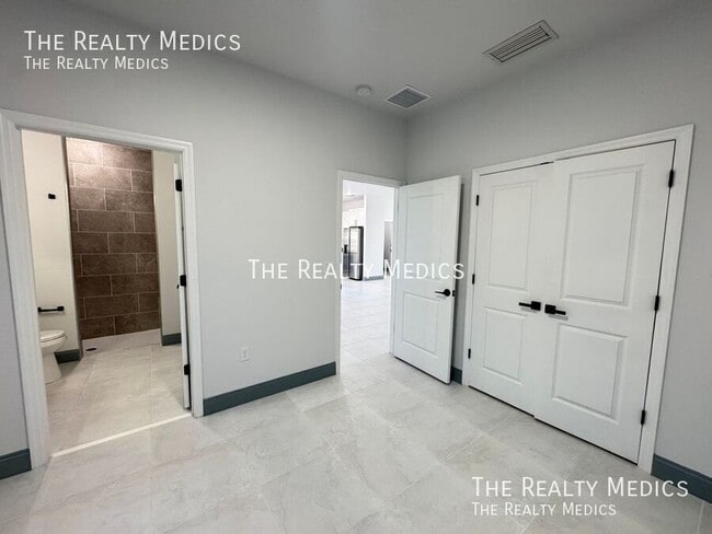 Building Photo - 2226 Rock Dr