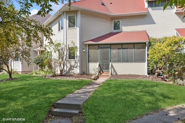 Building Photo - Charming Renovated Home with Modern Amenit...