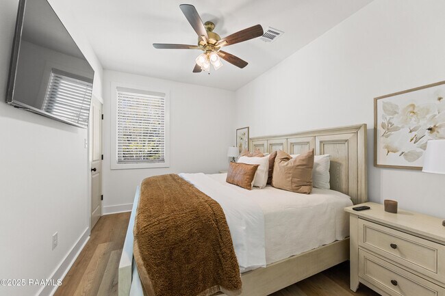 Building Photo - 206 Steiner Oaks