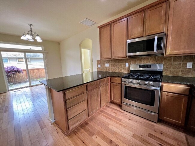 Building Photo - Pet Friendly 3 Bedroom in Campus Glen Neighborhood