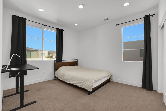 Building Photo - 140 Allusion