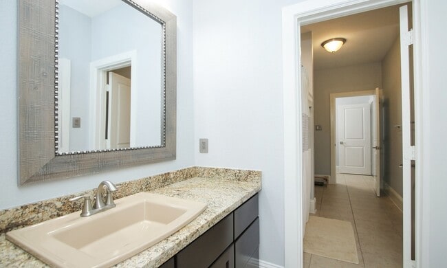 Building Photo - 15 E Breezy Way