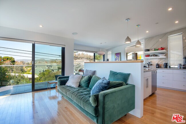 Building Photo - 581 Agate St